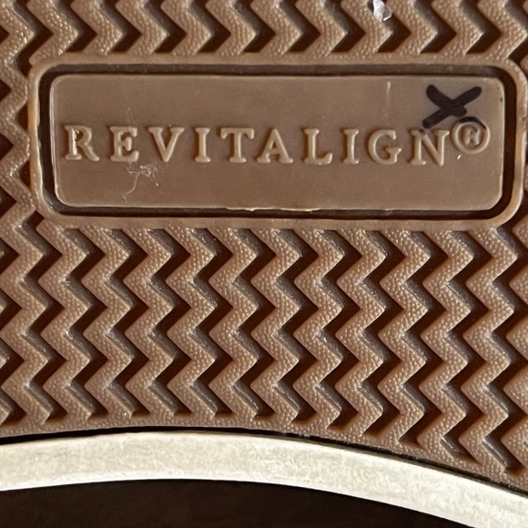 Revitalign 9 women’s orthotic tan sneakers - Picture 7 of 7